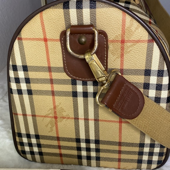 Burberrys Haymarket Check Weekender Duffle Bag - Picture 5 of 14